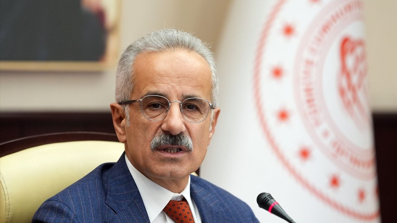 Bakan Uraloğlu, Liman Denetimleri ve Denizcilik Stratejileri Hakkında Bilgi Verdi