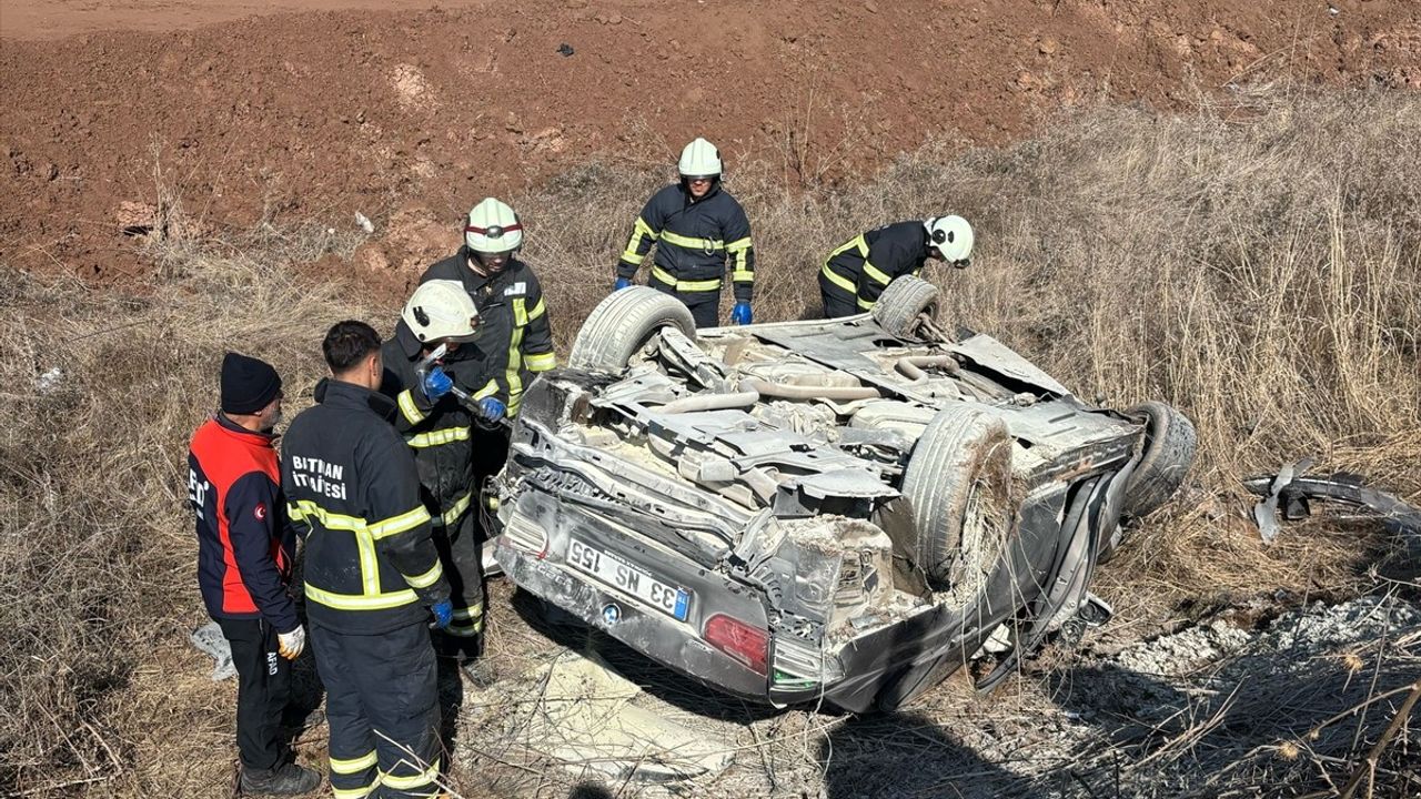 Batman'da Şarampole Devrilen Otomobilde Üç Yaralı