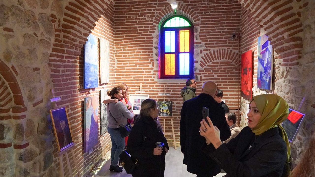 Berna Gencebay'ın Sanat Yolculuğu: İstanbul Efsaneleri Sergisi