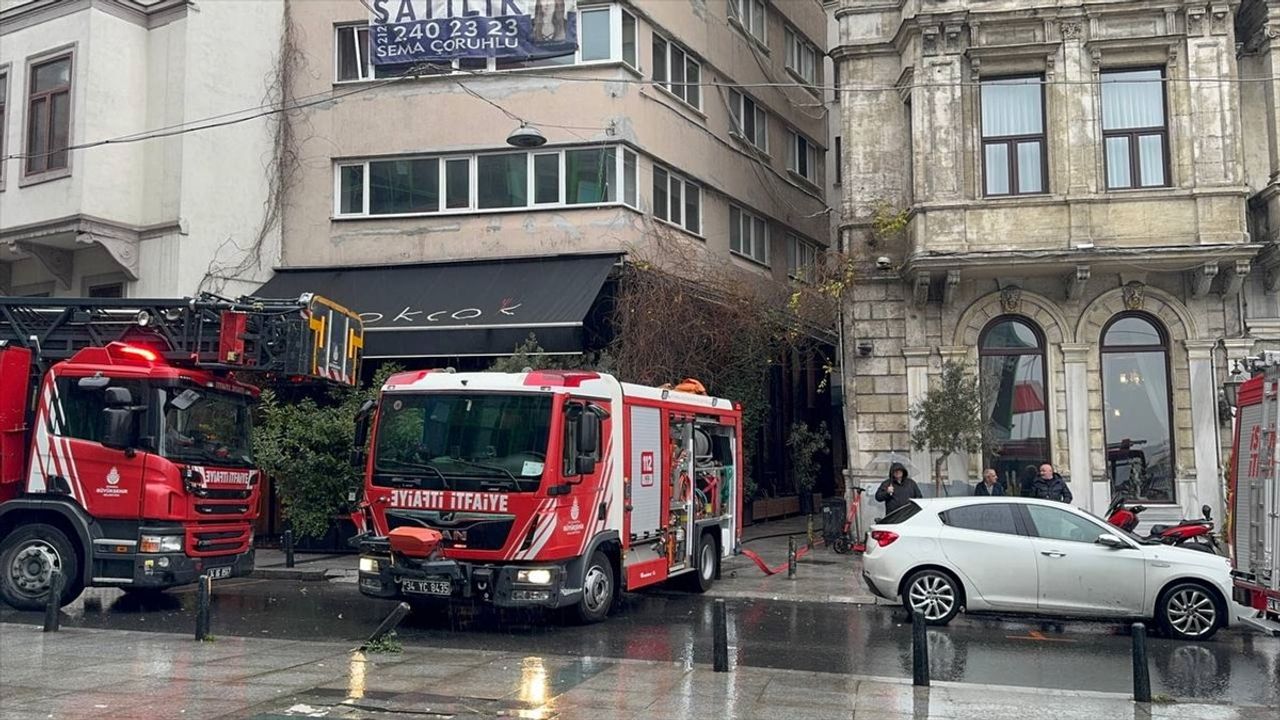 Beyoğlu'nda Restoranda Yangın Kontrol Altına Alındı