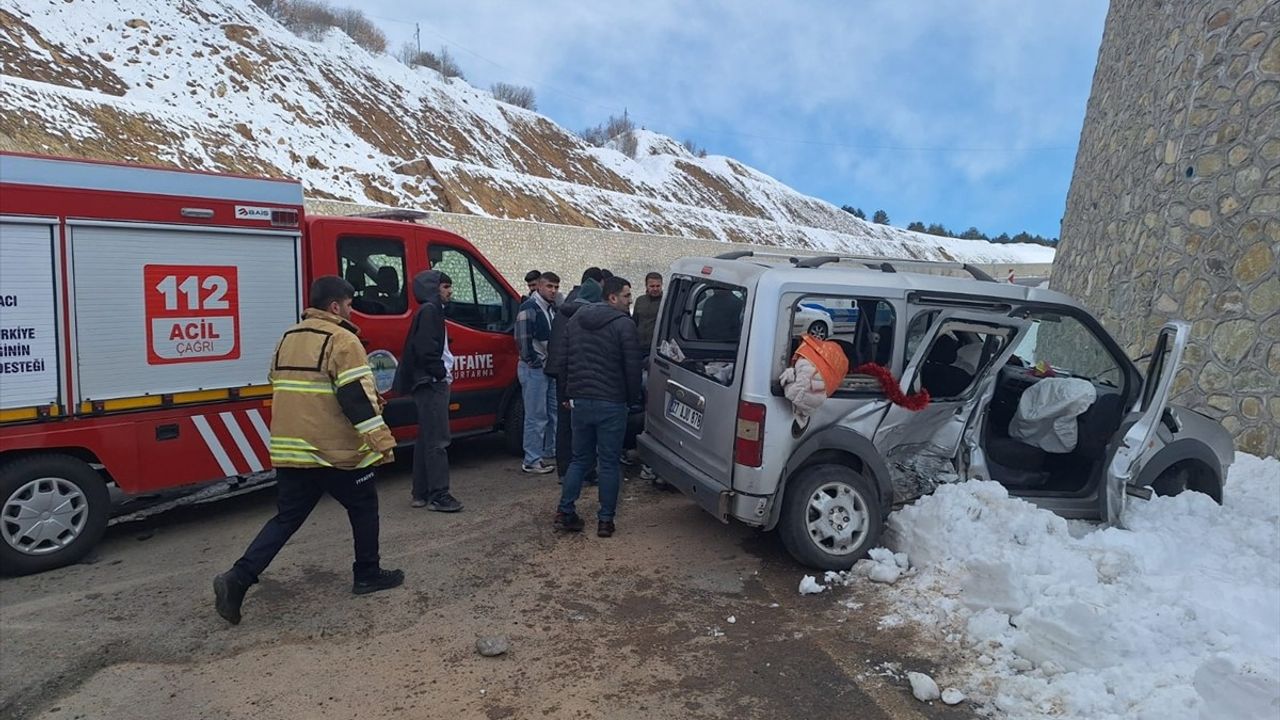 Bingöl'de Trafik Kazası: 4 Yaralı