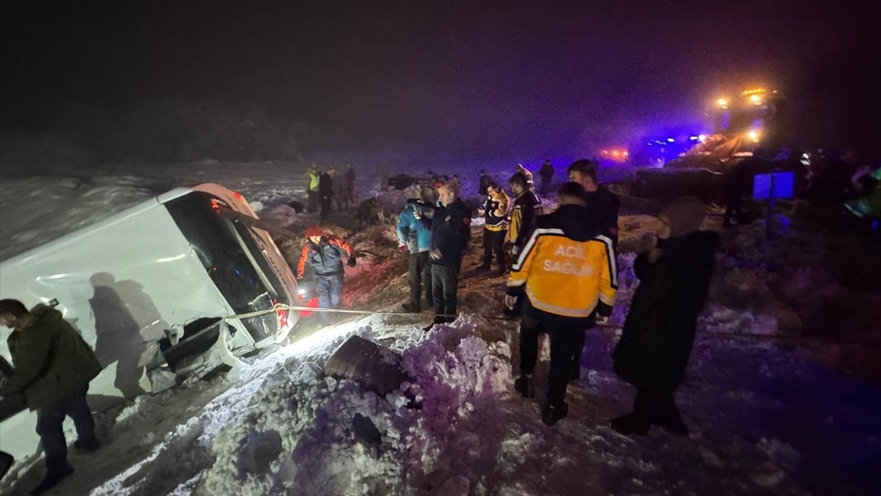 Bingöl'de Yolcu Otobüsü Devrildi: 5 Ölü, 38 Yaralı