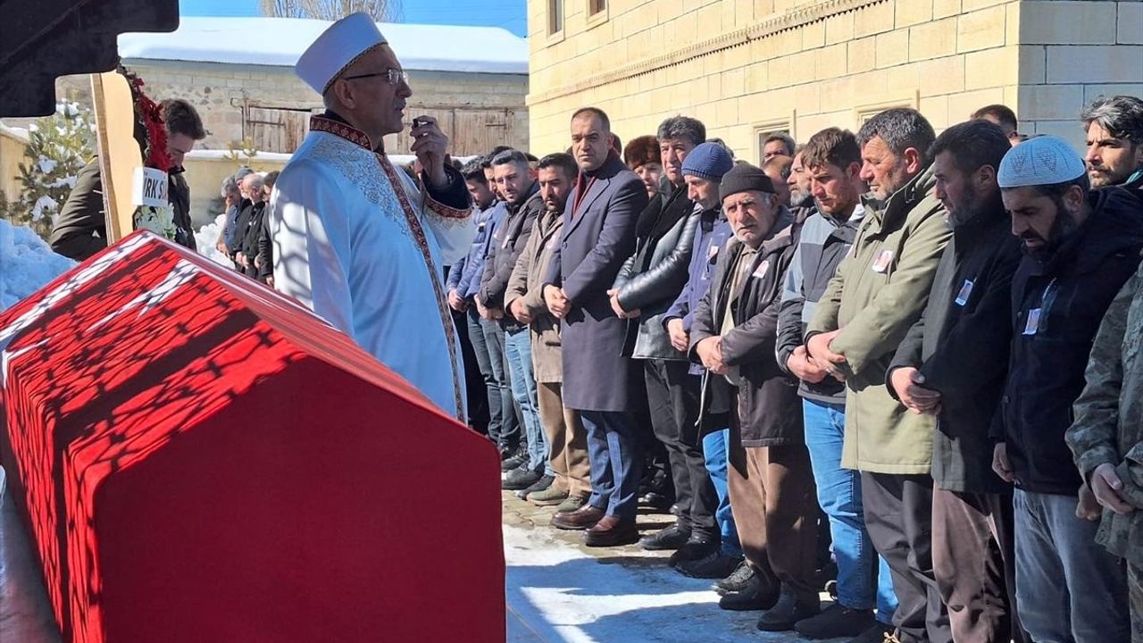 Bingöl'deki Otobüs Kazasında Şehit Olan Sözleşmeli Er Abdullah Kaya'nın Cenazesi Defnedildi