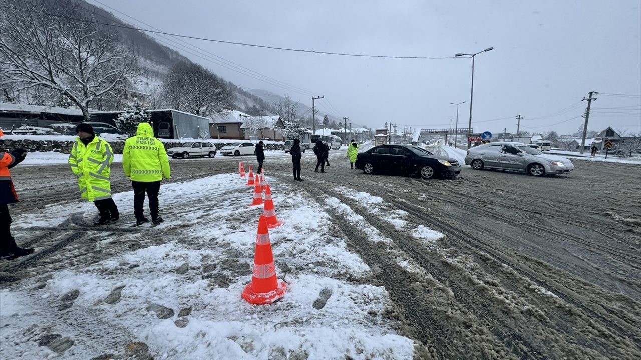 Bolu Dağı'ndaki Tanker Kazası Ulaşımı Aksattı