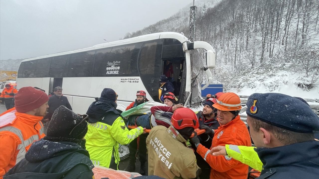 Bolu Dağı Tüneli'nde Otobüs ve Tır Kazası