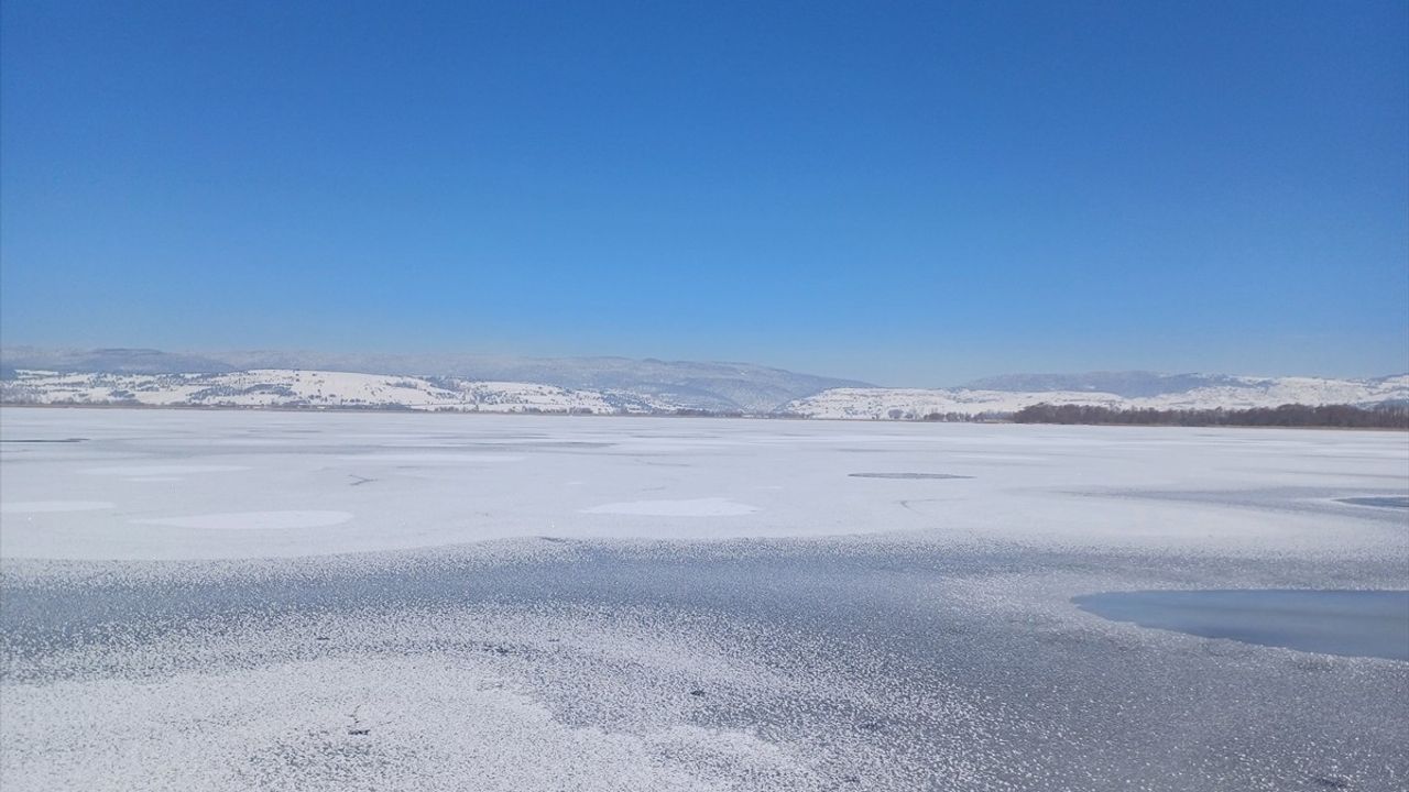 Bolu'daki Göl ve Göletler Buzla Kaplandı