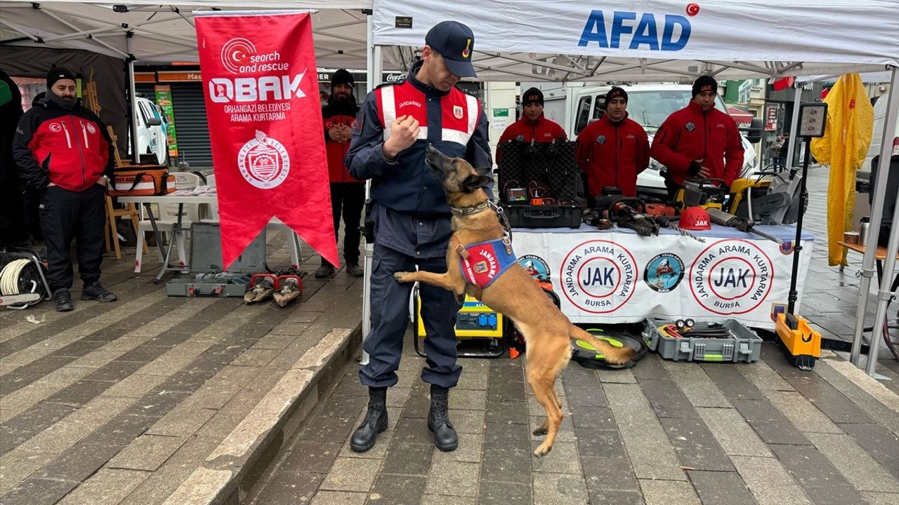 Bursa'da 6 Şubat Depremleri Anma Etkinliği Düzenlendi