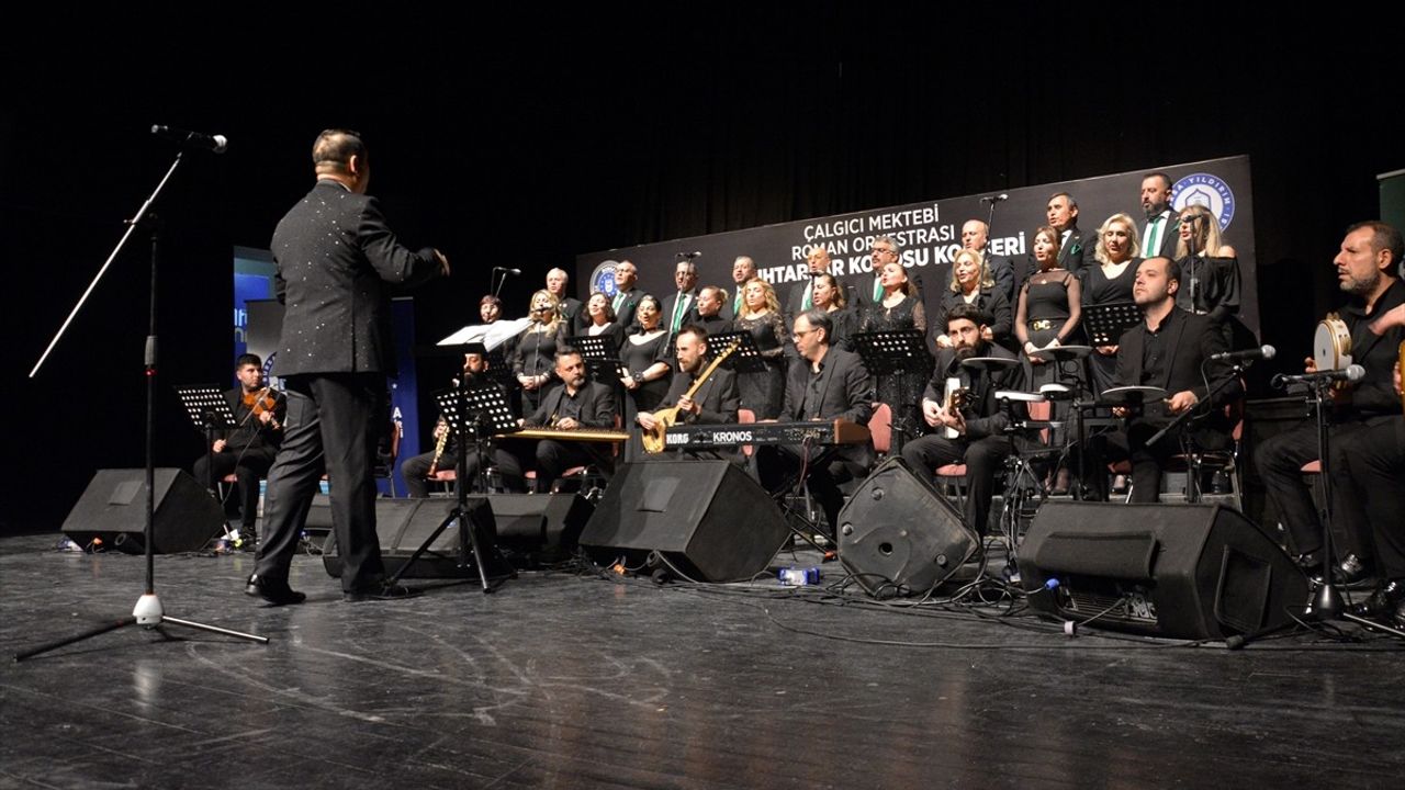 Bursa'da Muhtarlar Korosu Nefes Kesen Bir Konser Verdi