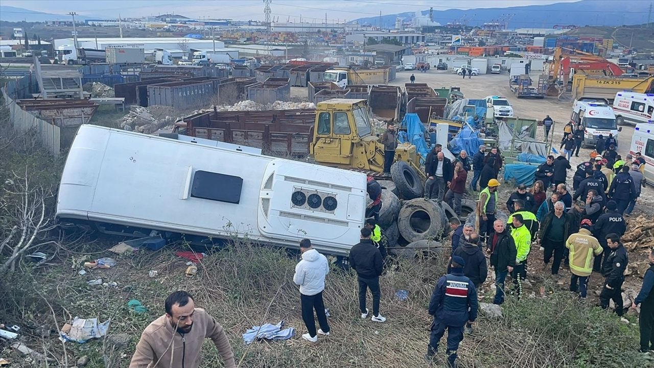 Bursa'da Otobüs Tırla Çarpıştı: 9 Yaralı