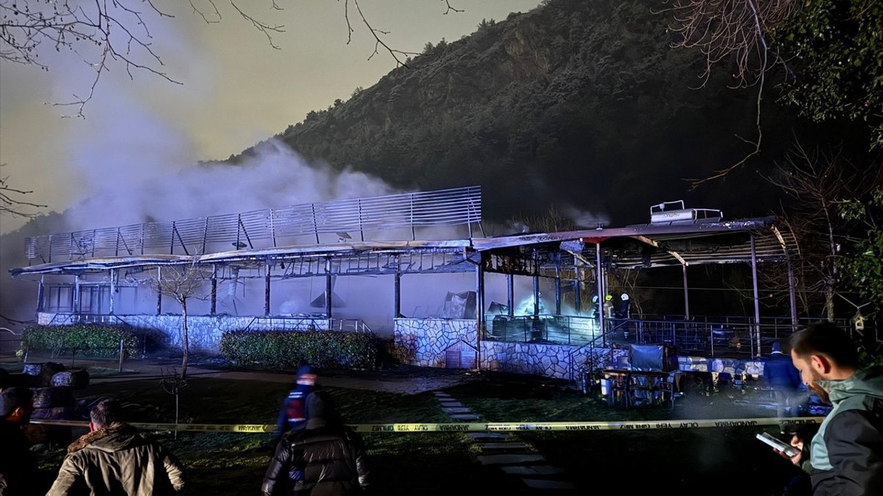 Bursa'da Restoran Yangını: Mekan Kullanılamaz Hale Geldi