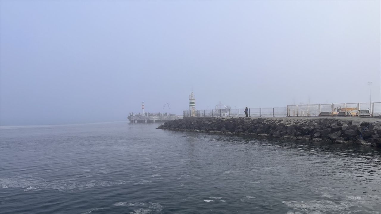 Çanakkale Boğazı'nda Yoğun Sis Nedeniyle Geçişler Durduruldu