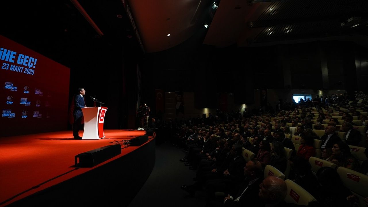 CHP'den Tarihi Ön Seçim Toplantısı