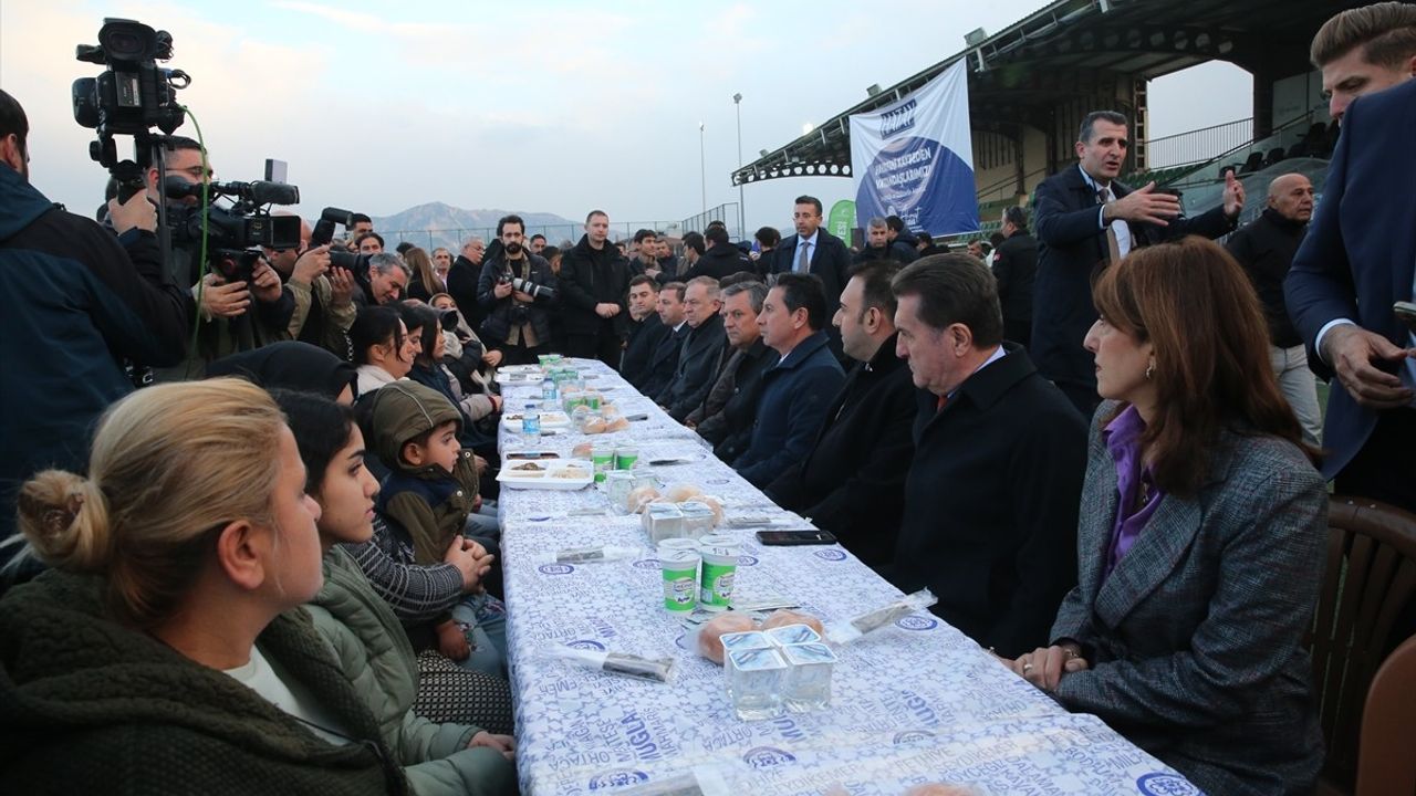 CHP Genel Başkanı Özgür Özel, Hatay'da Anma Etkinliklerine Katıldı