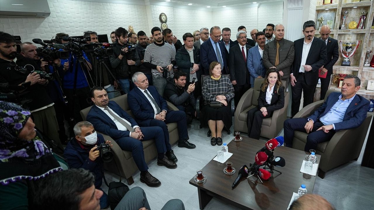 CHP Genel Başkanı Özgür Özel, Manisa'da Demokratik Devrim Vurgusu Yaptı