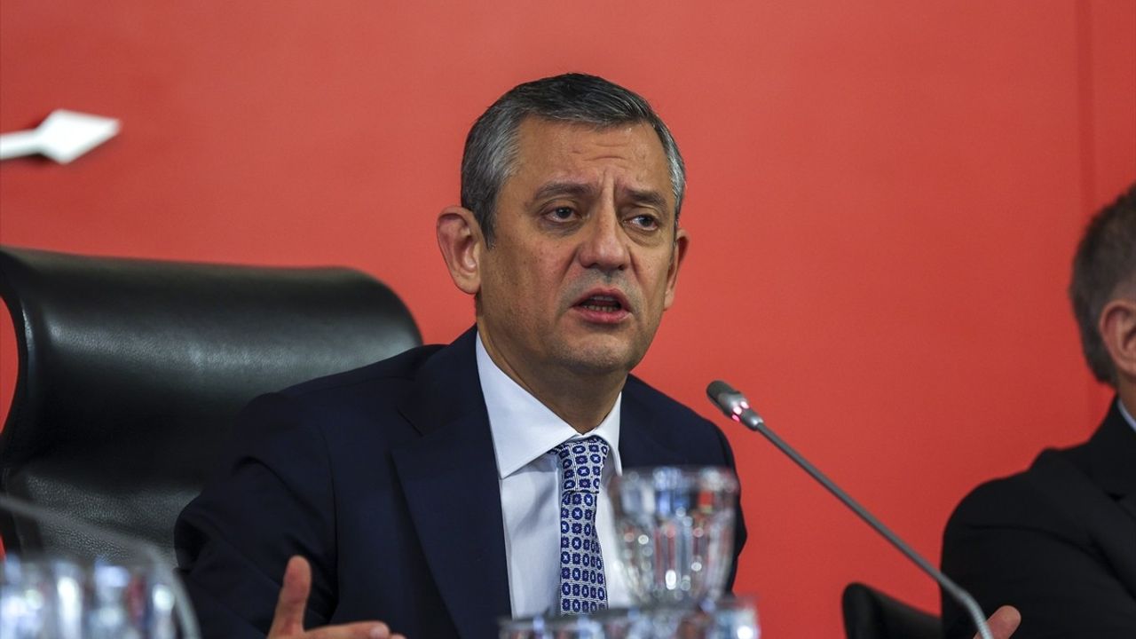 CHP Genel Başkanı Özgür Özel, Parti Teşkilatıyla Bir Araya Geldi
