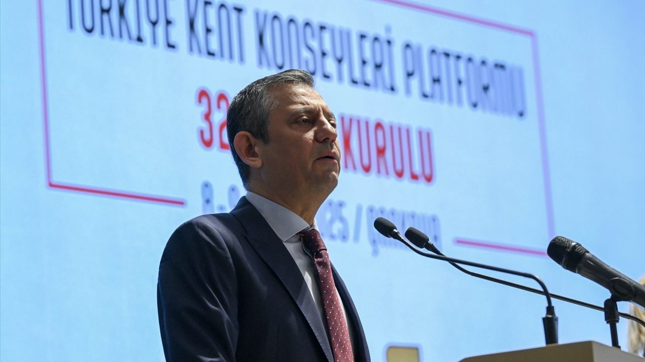 CHP Genel Başkanı Özgür Özel, Seçim Çağrısında Bulundu