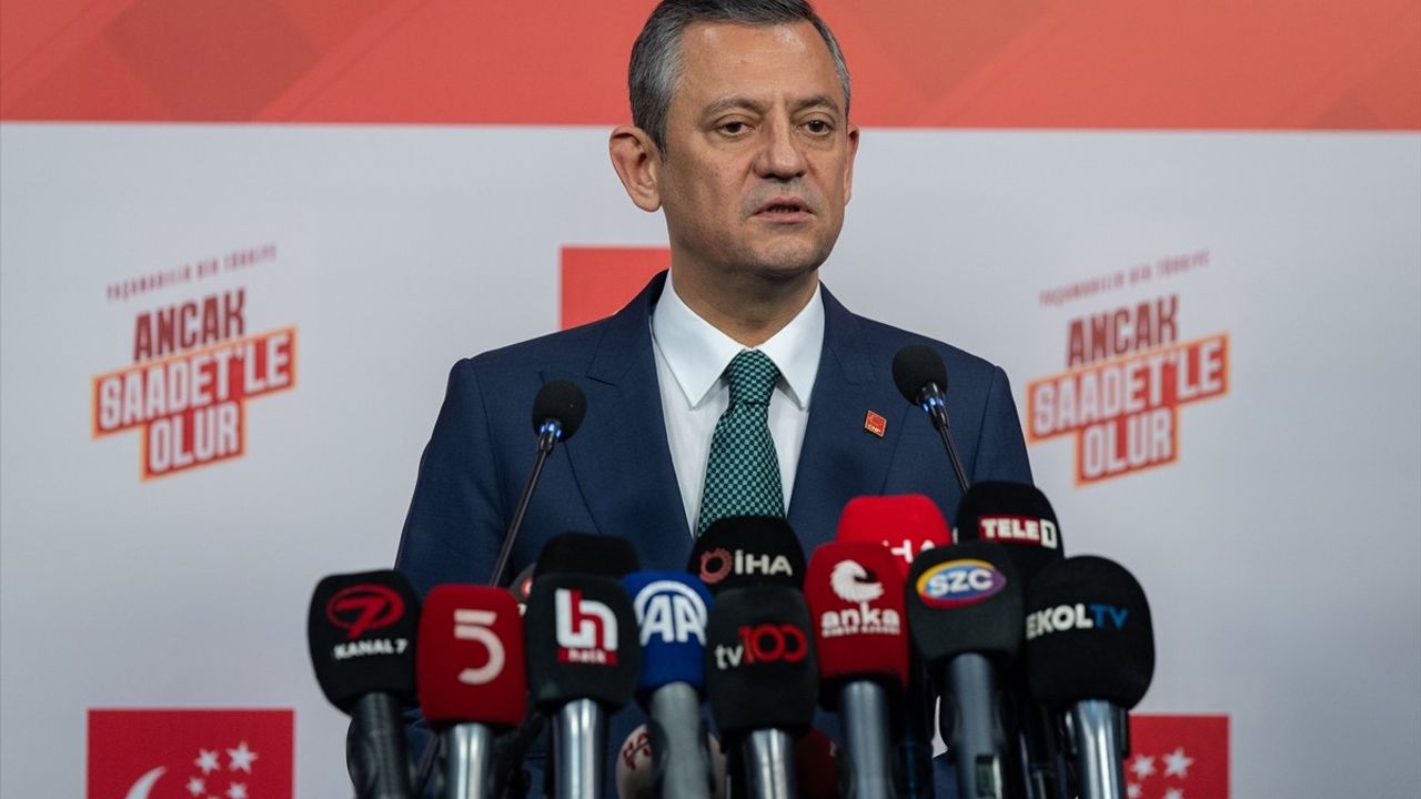 CHP ve Saadet Partisi Liderleri Özgür Özel ve Mahmut Arıkan Ortak Basın Toplantısı Düzenledi
