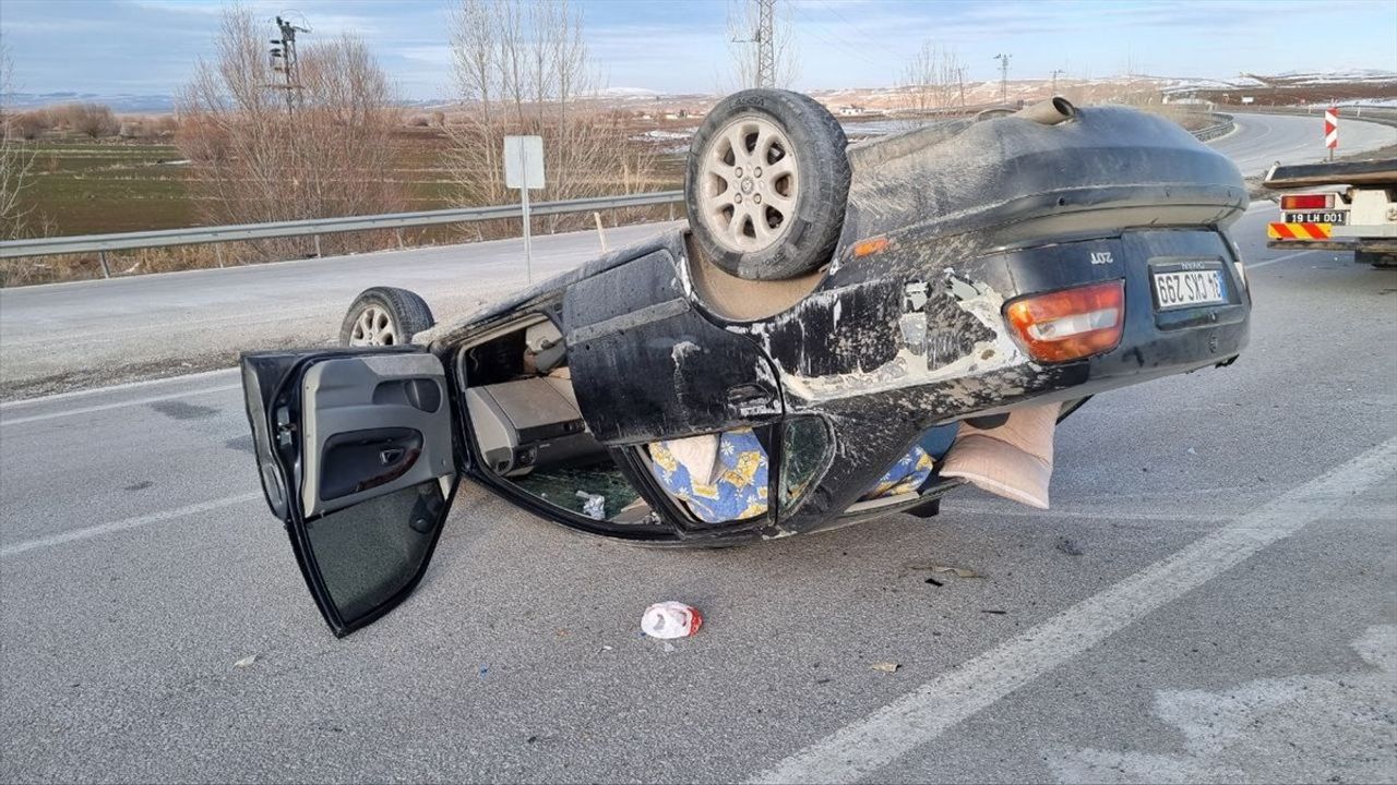 Çorum'da Otomobil Devrildi: 3 Yaralı