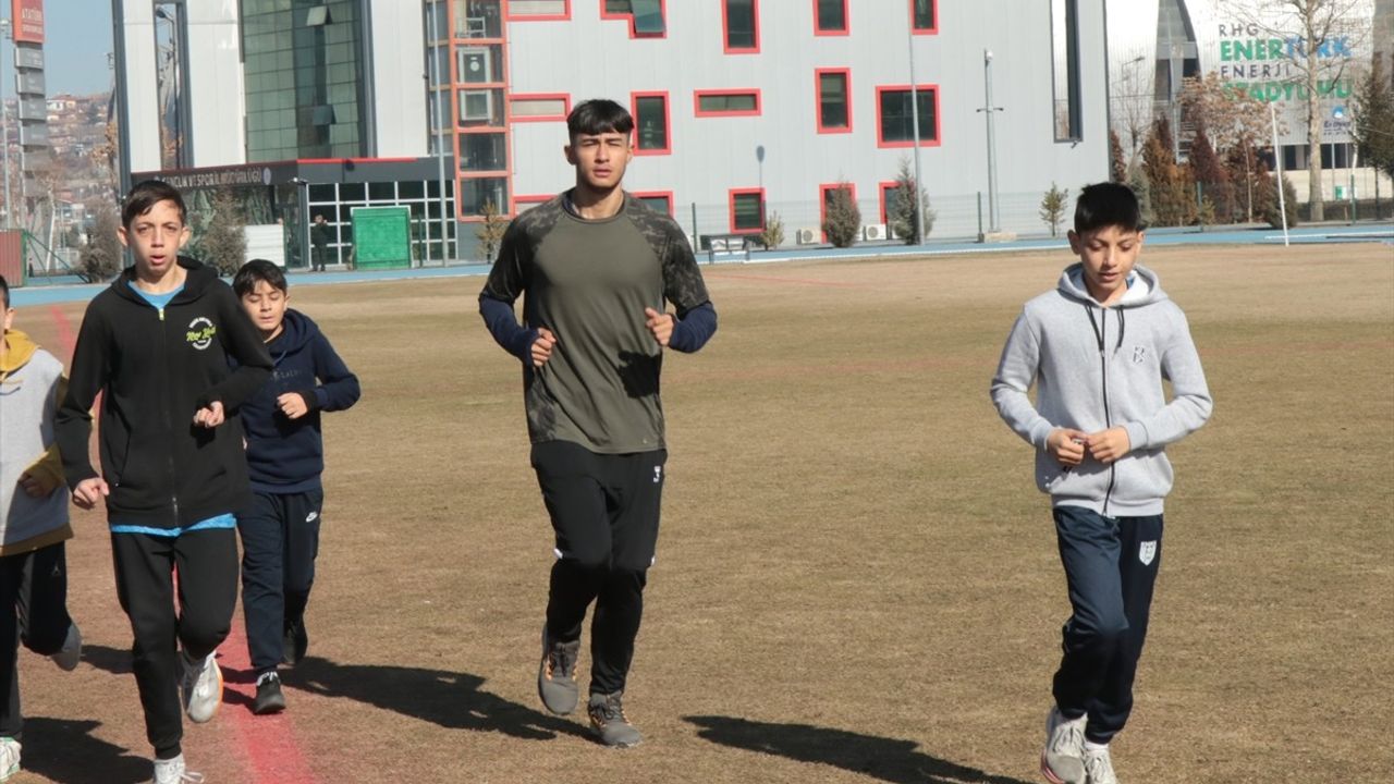 Deniz Kandöker: Futboldan Atletizme Uzanan Başarı Hikayesi