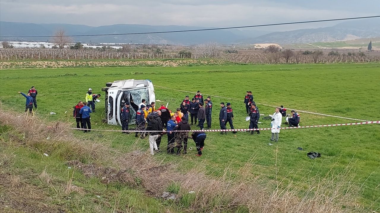 Denizli'de Öğrenci Servisi Devrildi: 2 Ölü, 26 Yaralı