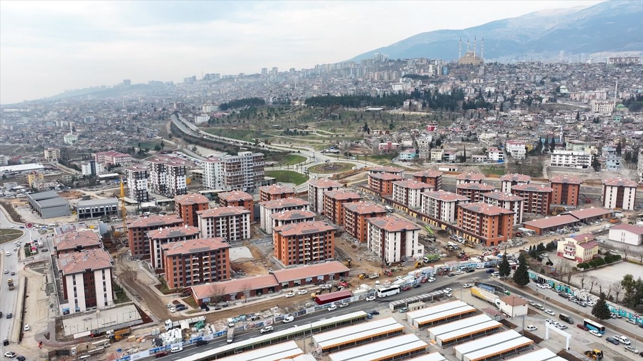 Deprem Bölgesinde Konut ve İş Yerleri Yıl Sonuna Kadar Teslim Edilecek