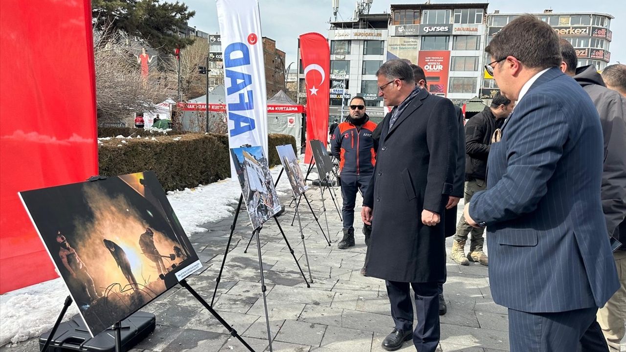 Depremde Hayatını Kaybedenler Anıldı