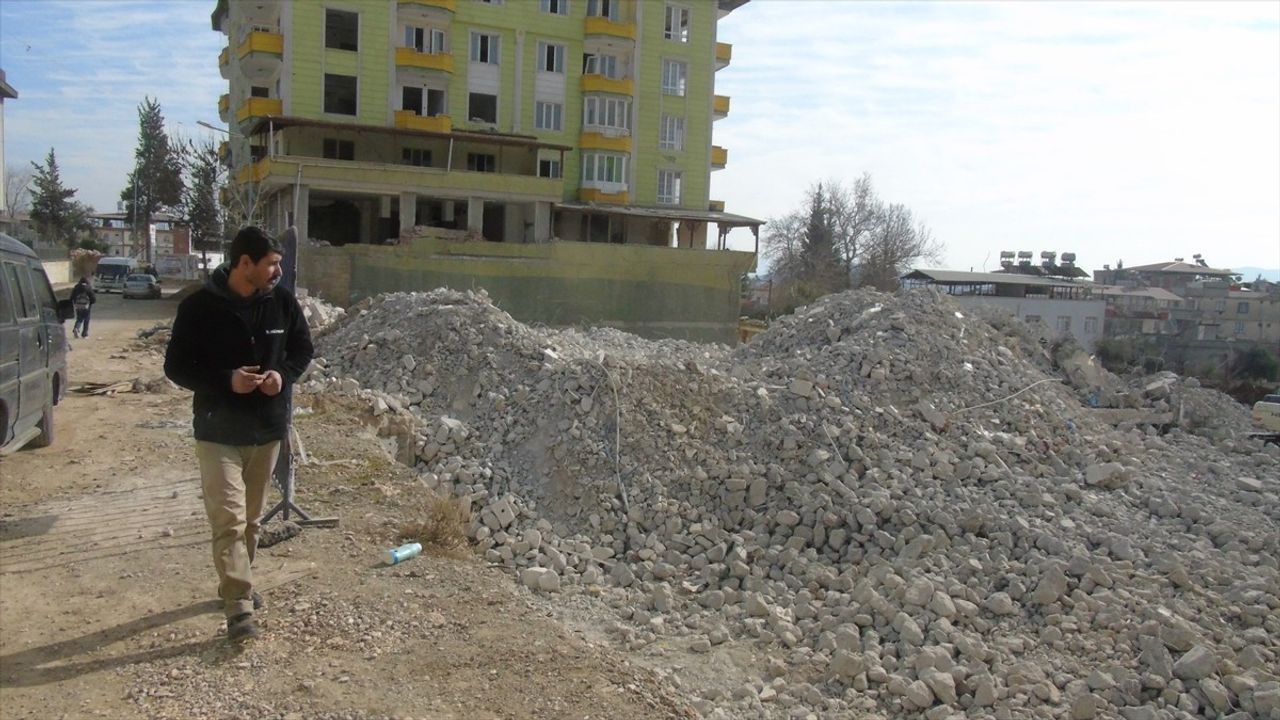 Depremden 132 Saat Sonra Kurtarılan Baba ve Kızın Hikayesi