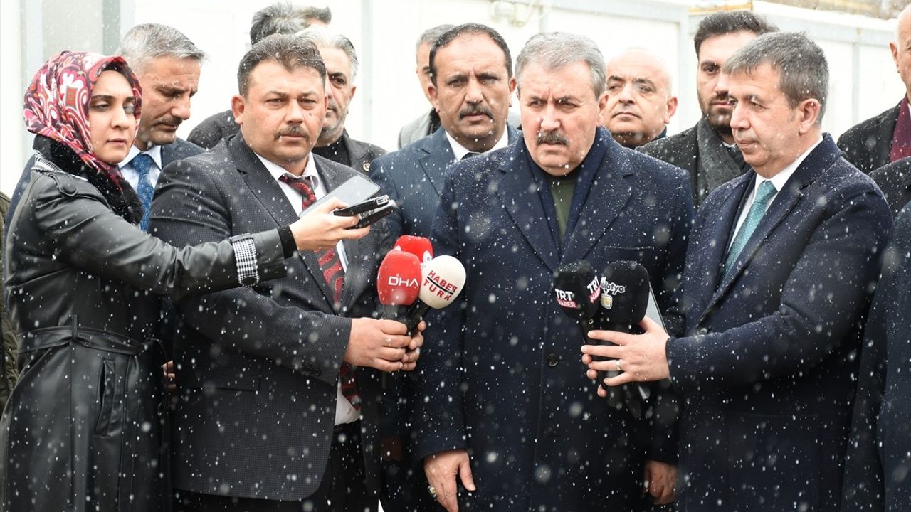 Destici, Malatya'da Depremzedelere Destek Vurgusu Yaptı