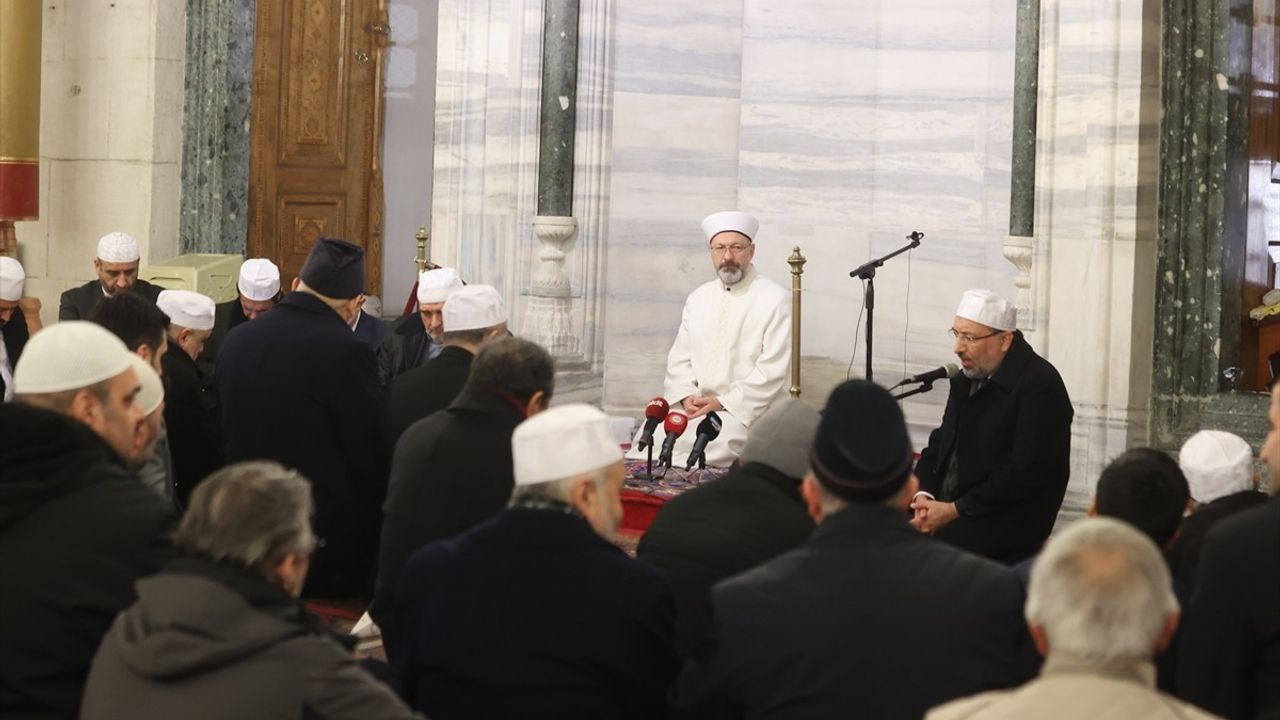 Diyanet İşleri Başkanı Ali Erbaş, Hatmi Şerif Programında İslam Medeniyetinin Önemi Üzerine Konuştu