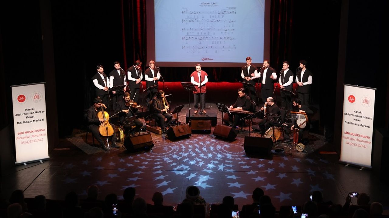 Diyanet İşleri Başkanı Erbaş'tan Dini Musiki Kursu Mezuniyetine Katılım