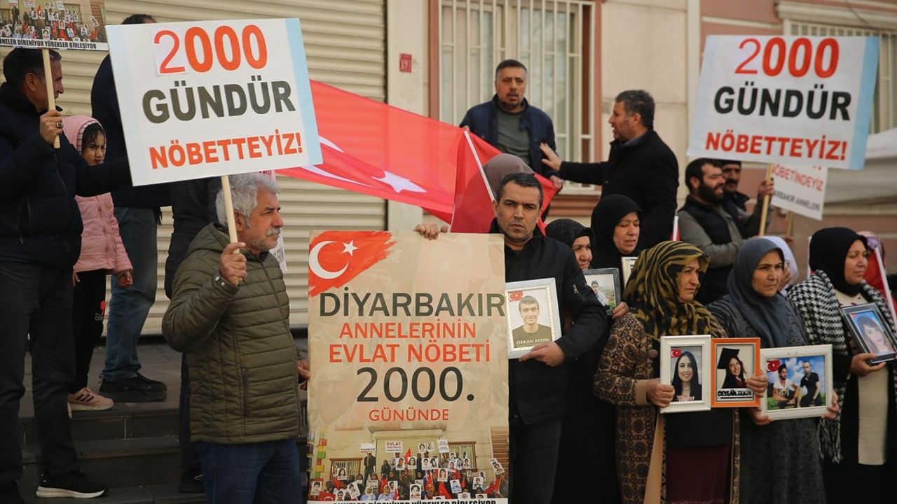 Diyarbakır Annelerinin Evlat Nöbeti 2000. Gününe Girdi