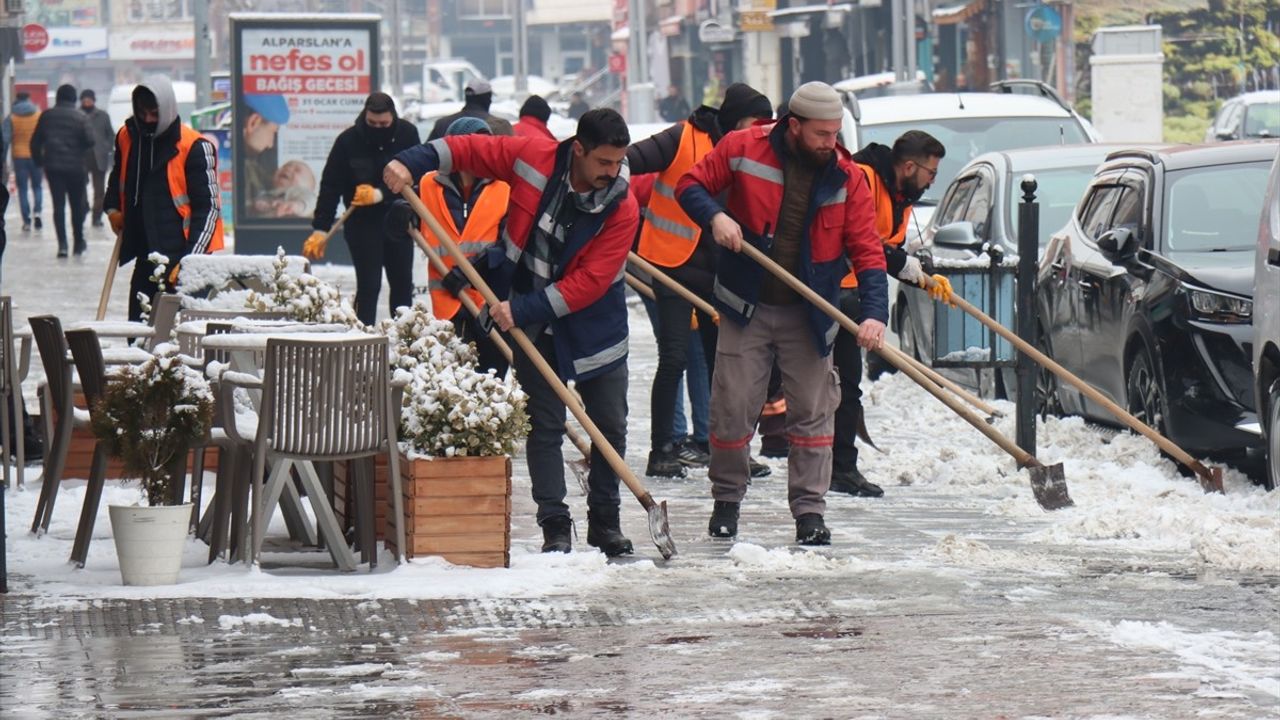 Doğu Anadolu Bölgesi'nde Kar Yağışı Başladı