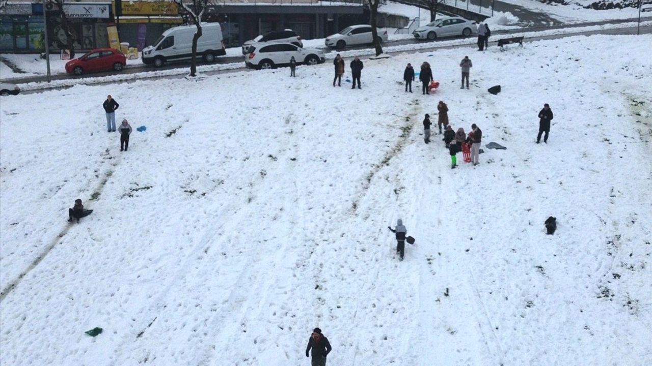 Düzce'de Kış Eğlencesi: Çocuklar Kar Tatilinde Eğlendi