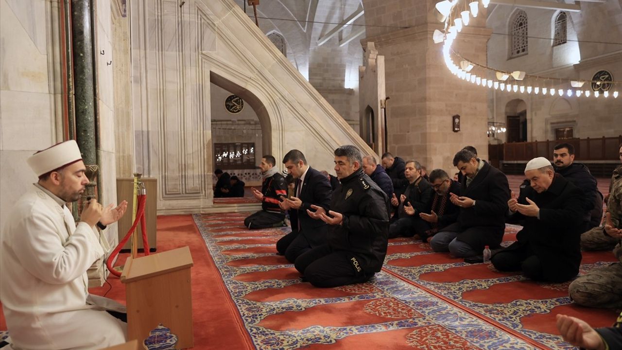 Edirne'de Deprem Şehitleri Anısına Mevlit Programı Düzenlendi