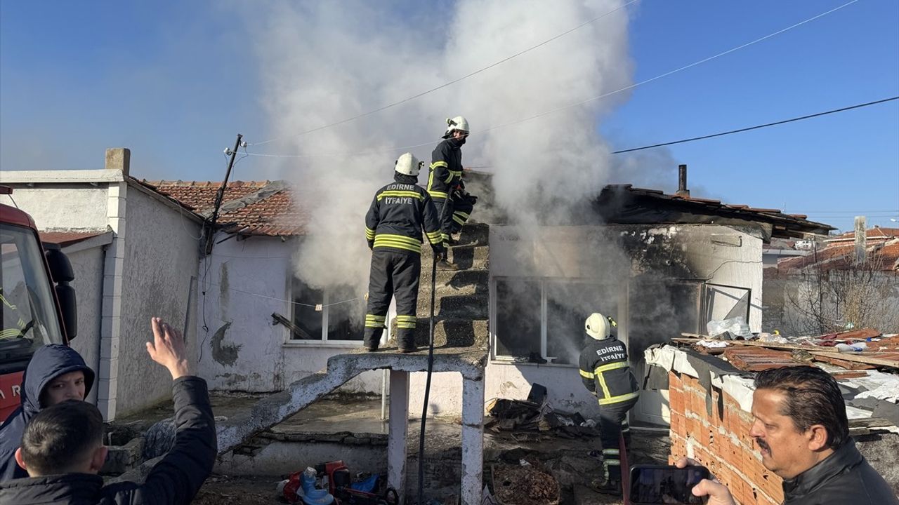 Edirne'de Müstakil Evde Yangın: Kullanılamaz Hale Geldi