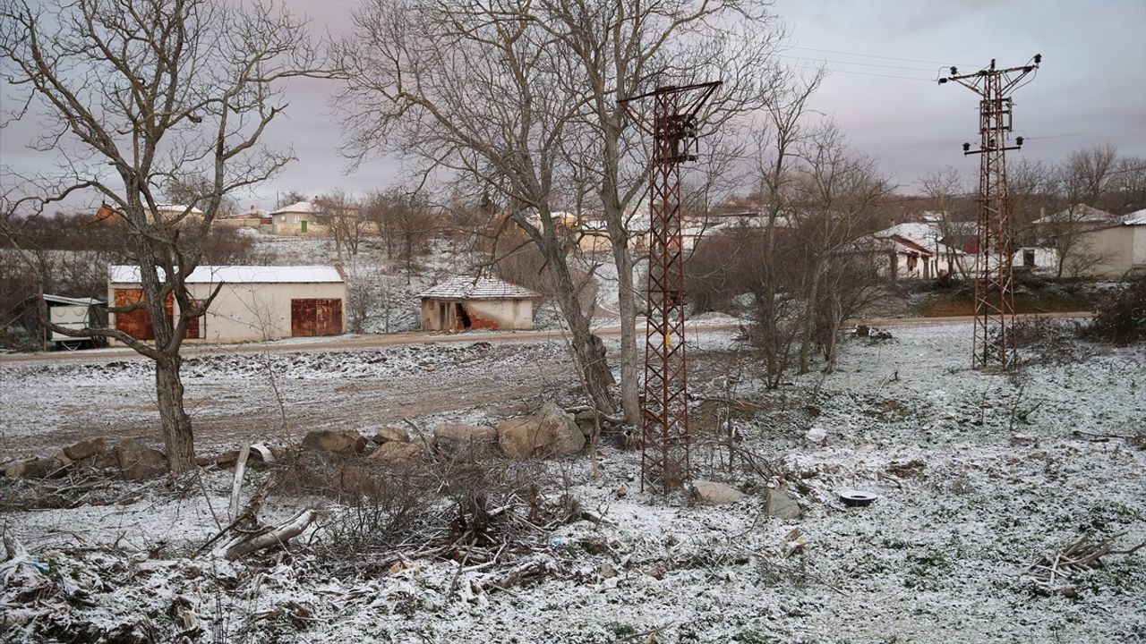 Edirne'nin Yüksek Kesimlerinde Kar Yağışı Etkili Oluyor