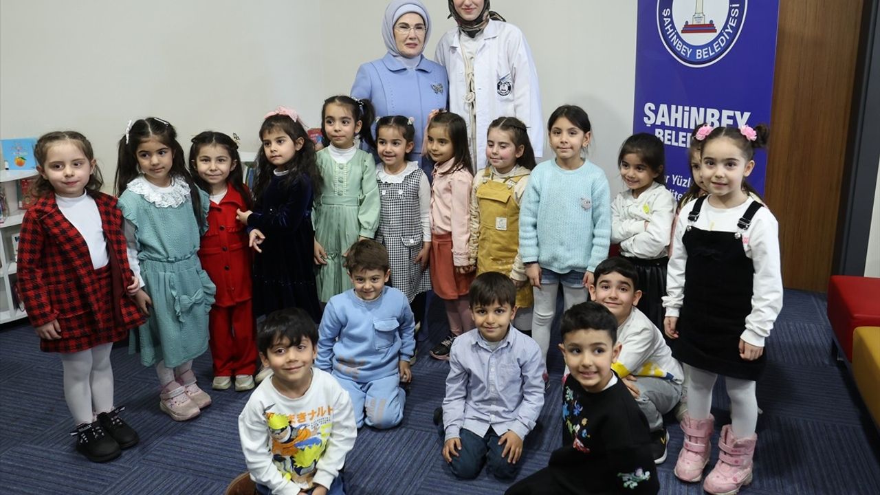 Emine Erdoğan Gaziantep'te Kütüphane Ziyareti Gerçekleştirdi