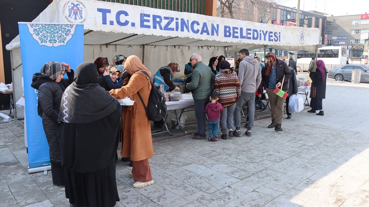 Erzincan'da 'Hayır Çarşısı' Kuruldu