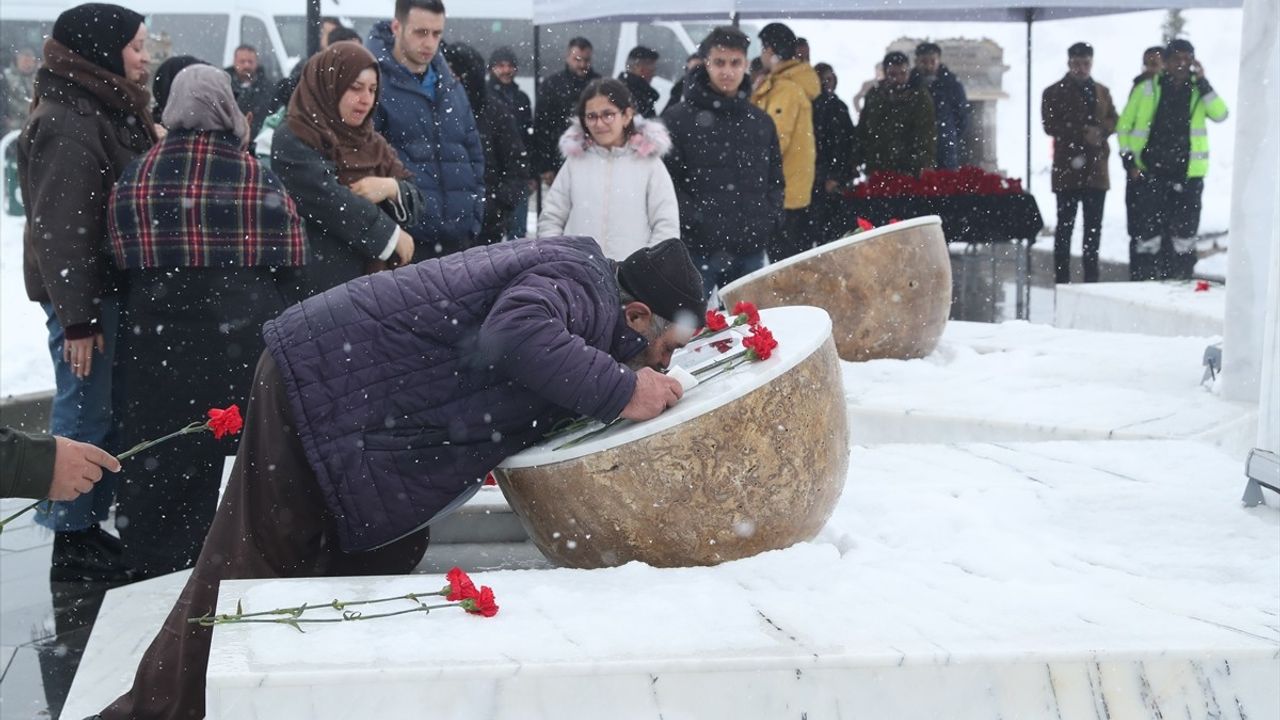 Erzincan İliç'te Maden Kazasında Hayatını Kaybeden İşçiler Anıldı