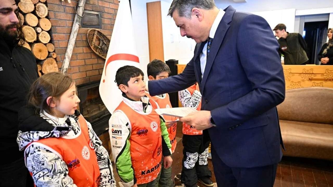 Erzurum'da 100 Çocuk Kayakla Buluştu