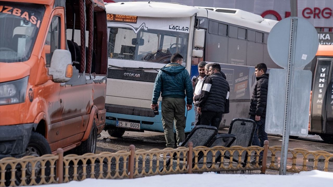 Erzurum'da Halk Otobüsü Kazası: 4 Yaralı