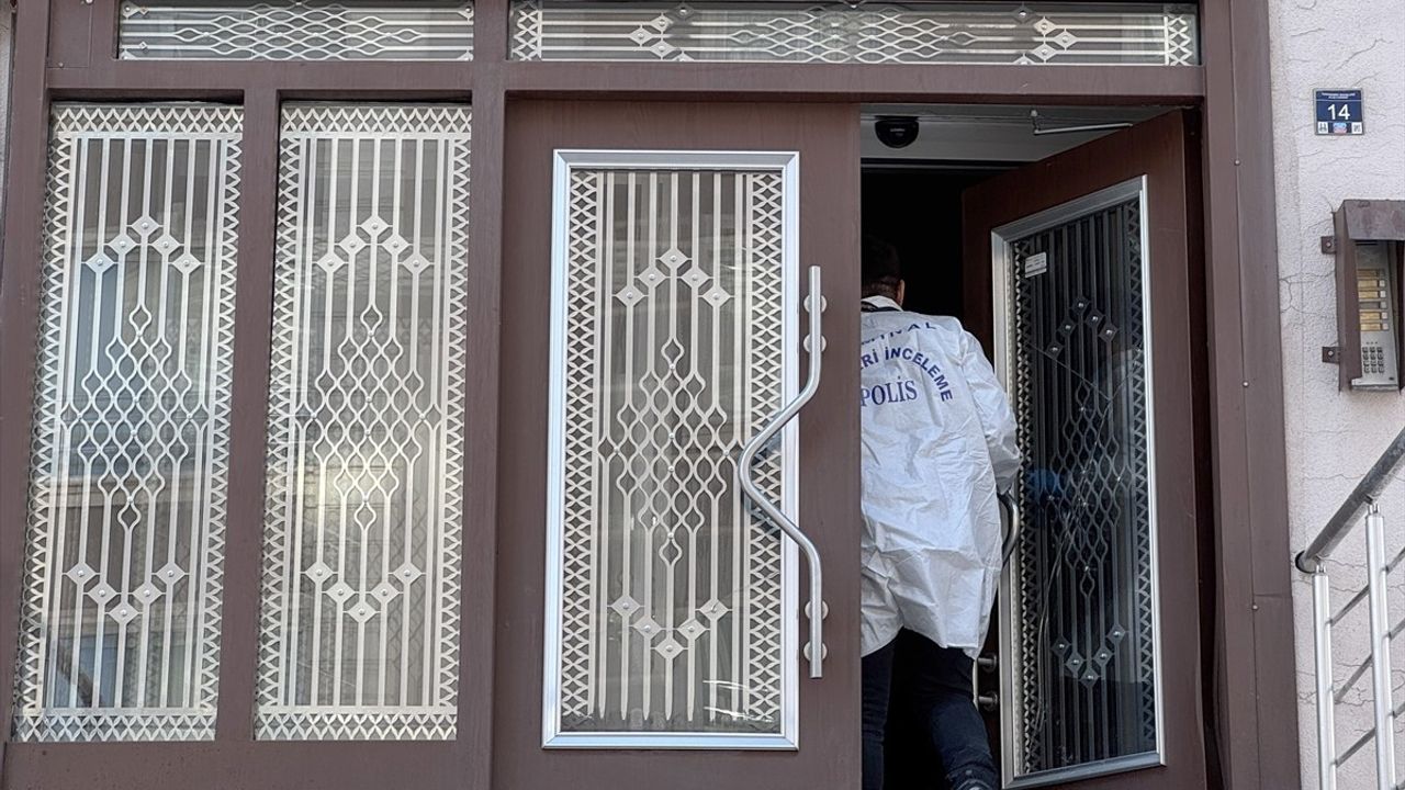 Erzurum'daki Yangında 3 Kişi Dumandan Etkilendi