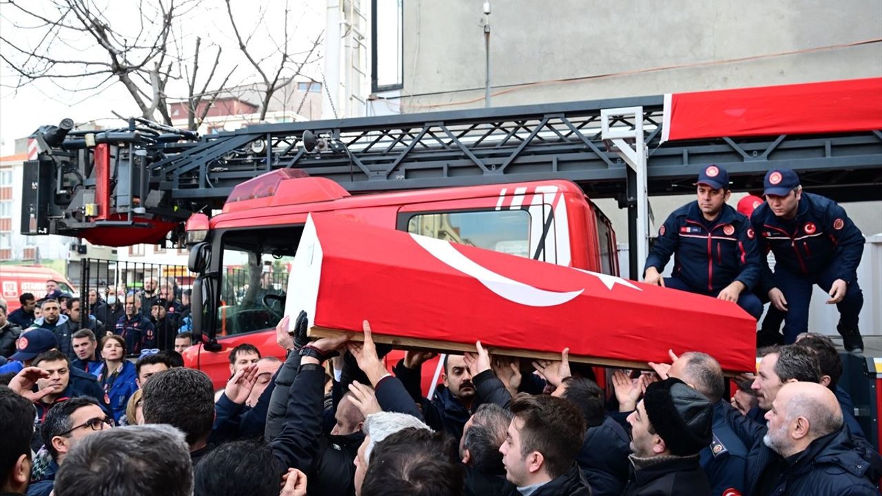 Esenler'de Şehit İtfaiye Eri İçin Tören Düzenlendi