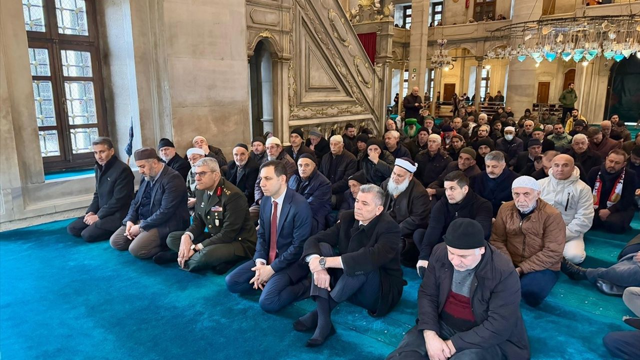 Eyüp Sultan Camii'nde Deprem Şehitleri İçin Mevlit