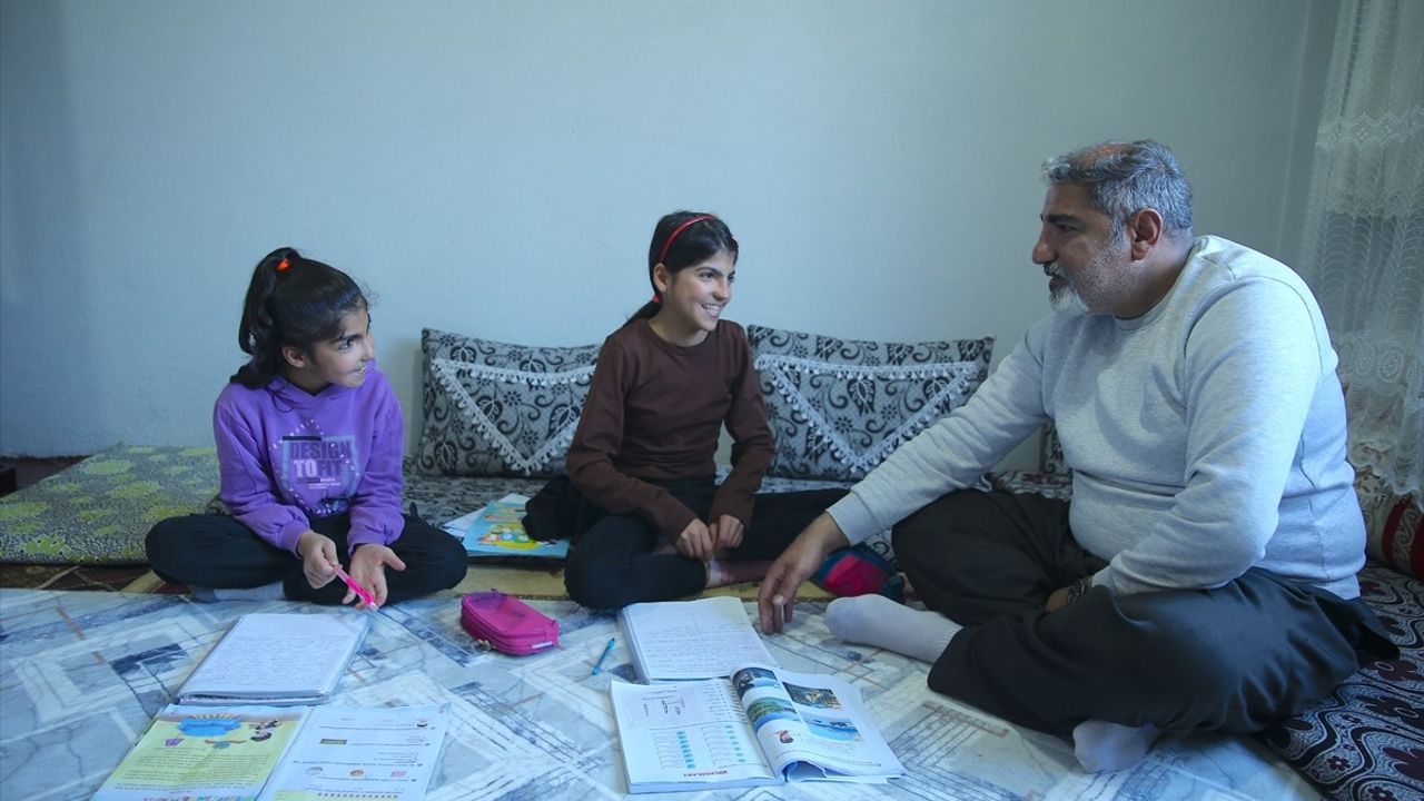 Farklı Göz Renkleriyle Dikkat Çeken Kız Kardeşler