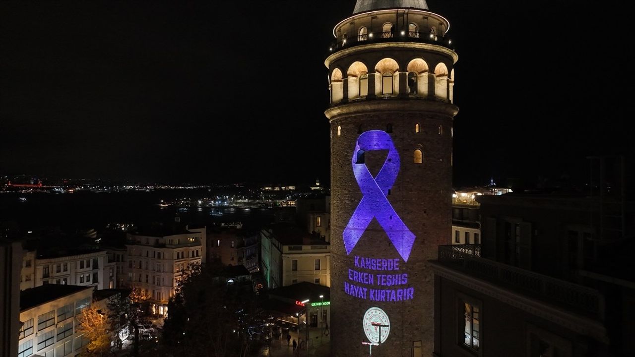 Galata Kulesi'nde Kanser Farkındalığı İçin Lila Işık Gösterisi