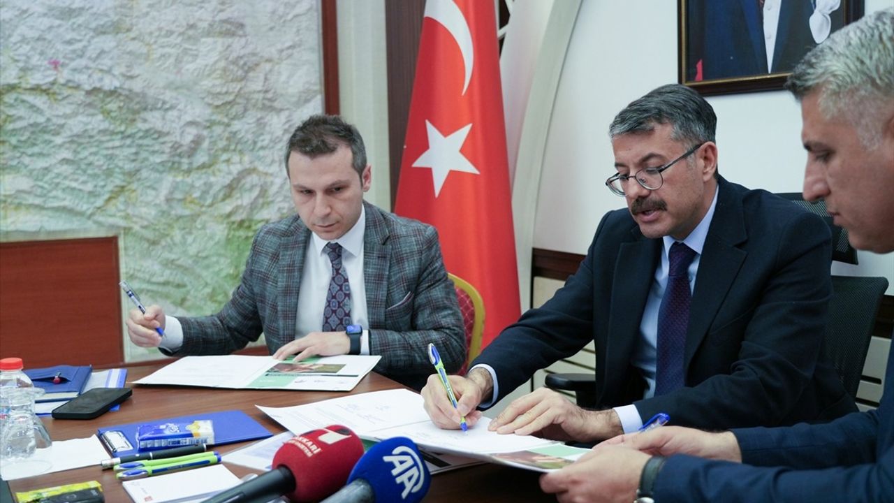 Hakkari'de Sahipli Köpekler için Kimliklendirme Projesi Başlatıldı