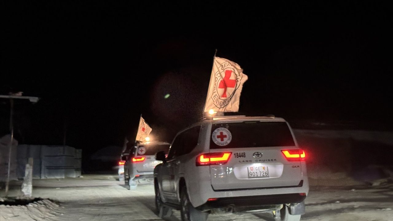 Hamas, İsrail Esirlerin Cenazelerini Kızılhaç'a Teslim Etti