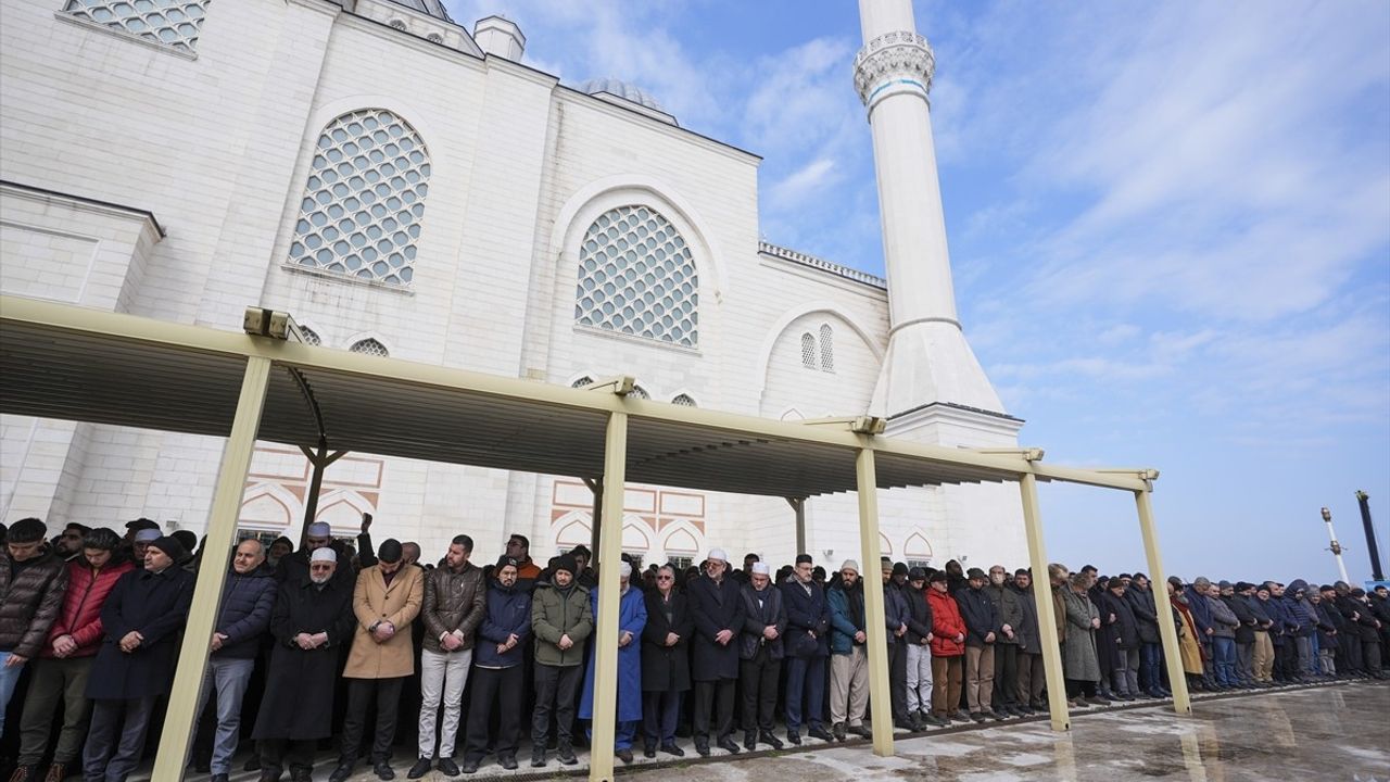 Hasan Çelebi İstanbul'da Son Yolculuğuna Uğurlandı