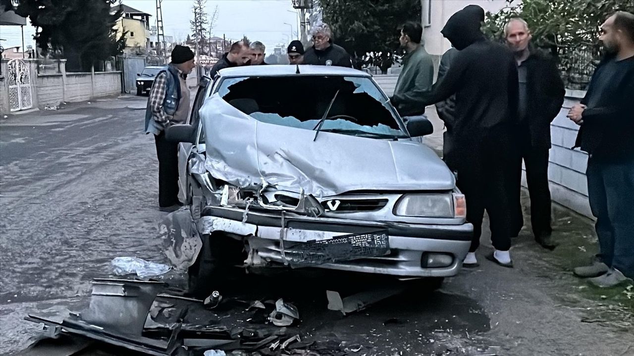 Hatay Dörtyol'da İki Otomobil Çarpıştı: 9 Yaralı